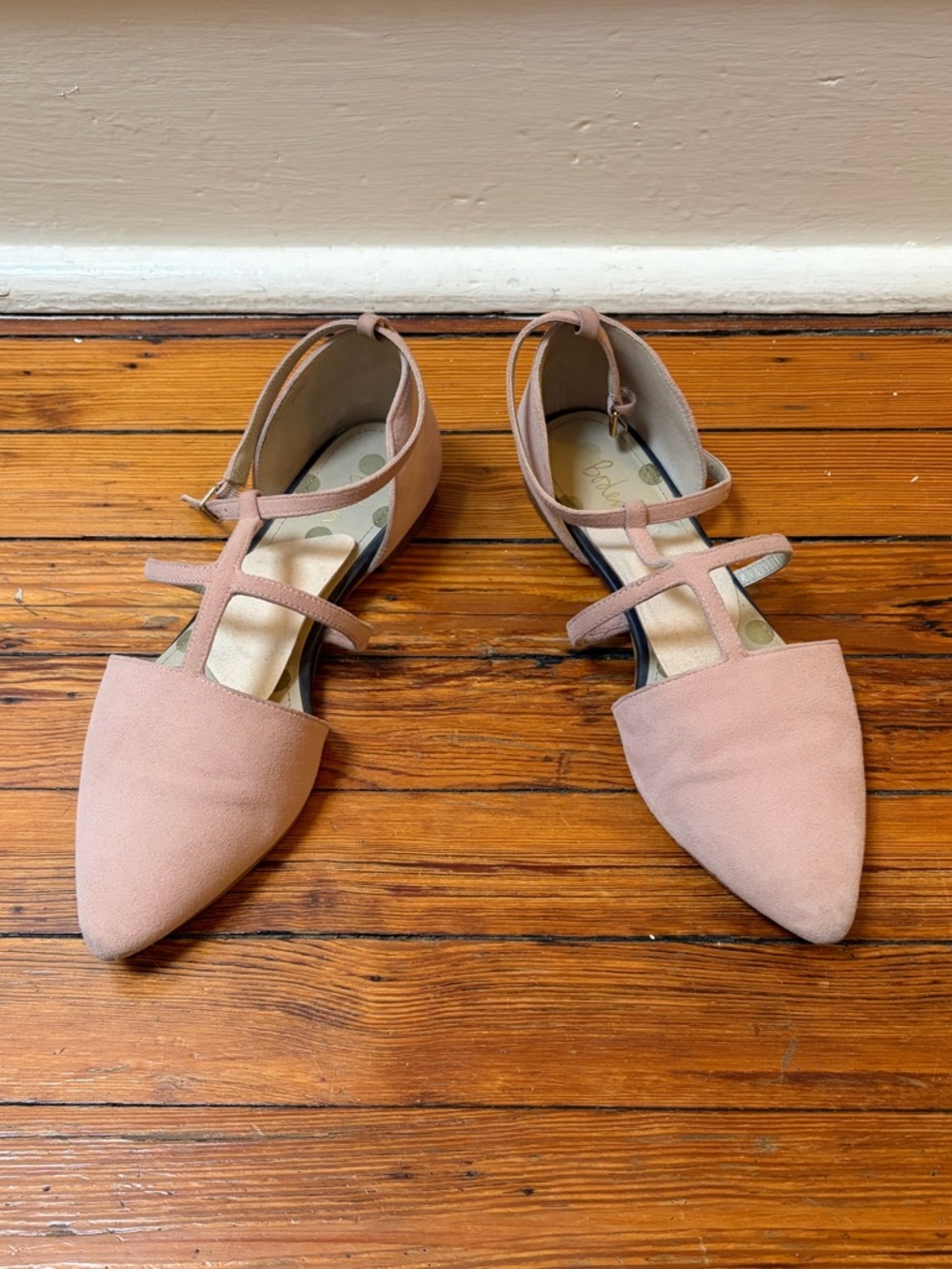 Boden pink suede t-strap sandals size 39